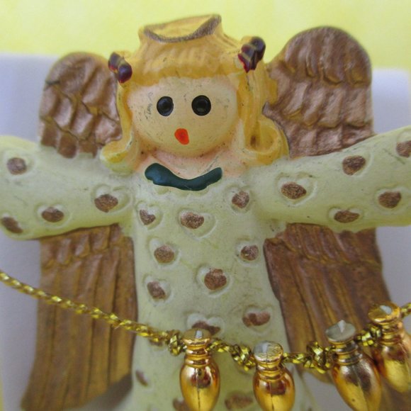 Angel Brooch Resin Angel With Moving String Of Christmas Lights Brooch Angel - Picture 7 of 9